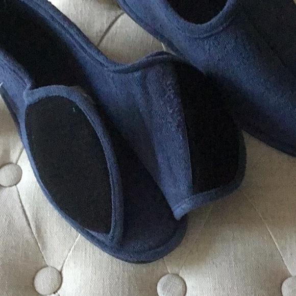 NWT Home Slippers - Picture 2 of 7
